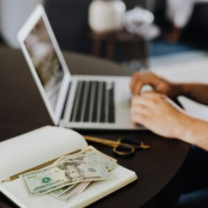 Como ganhar dinheiro viajando: 15 formas reais para viver na estrada